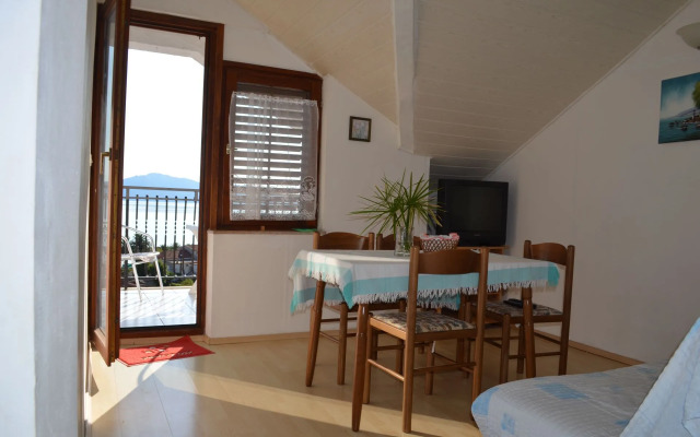 Apartment Jozo - 150 m from pebble beach: A5 Gradac, Riviera Makarska