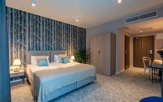 Hotel Odpocznia Resort I las
