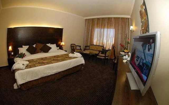 Sun Hills Suites Hotel