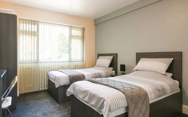 Standard Twin Room - Shared