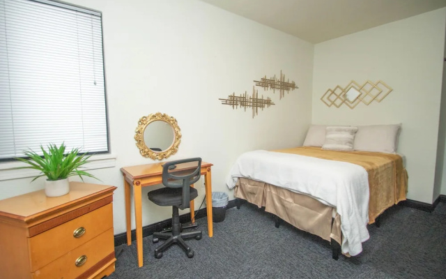 Vintage Elegance - Condo Steps Away From Casino