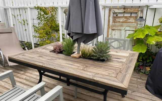 B&B Bland Ormbunkar Och Rosor