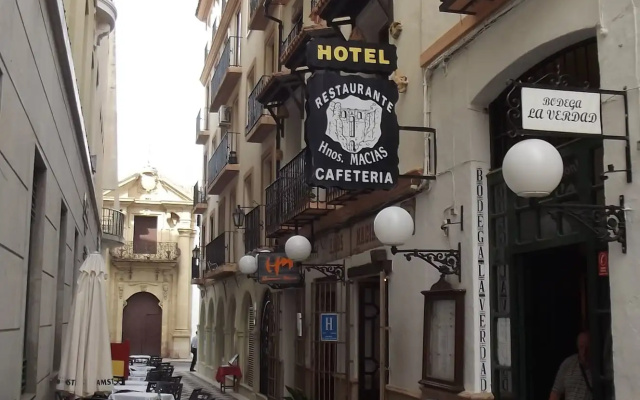 Hermanos Macías Hotel