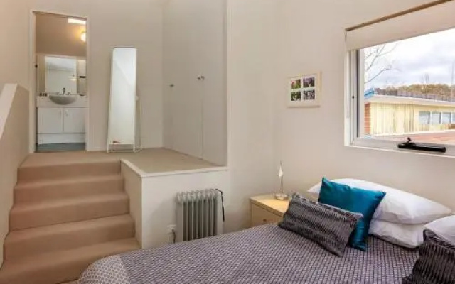 Cascades 18/3 Kurrajong Street