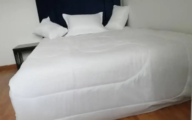 Room in Guest Room - Close to the Family Embassy 1