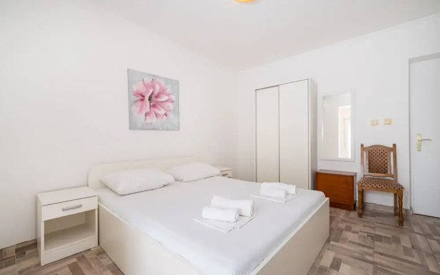 Studio Apartments Near Center 3