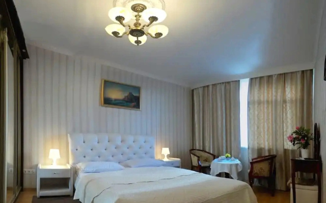 Komendantsky Apartment