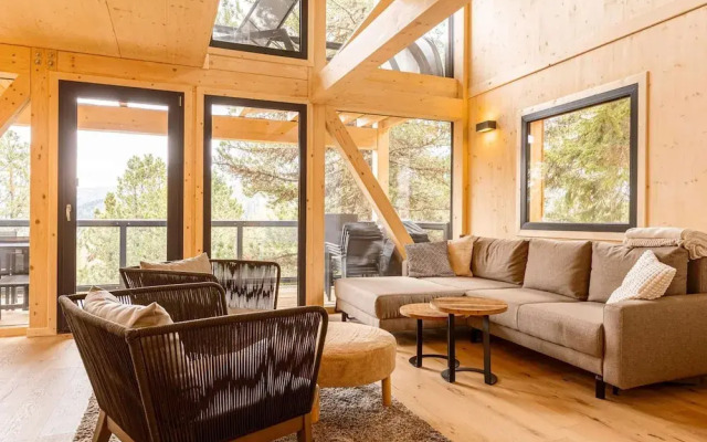 Attractive Chalet Sauna & Hottub