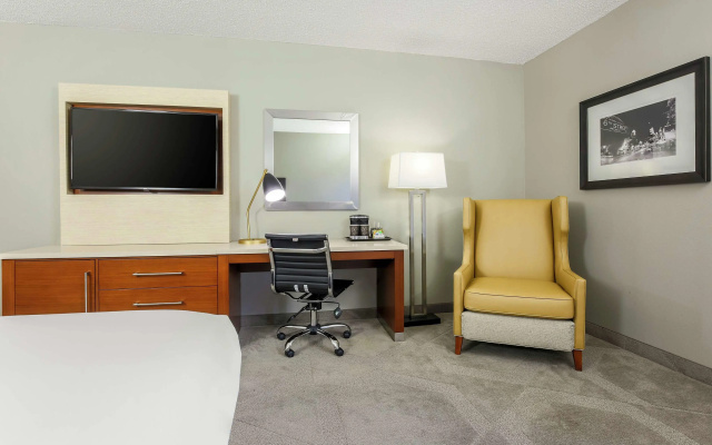 DoubleTree by Hilton Austin - University Area