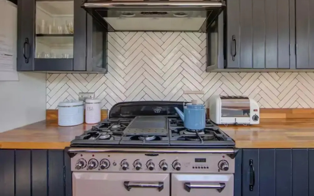 Whitstable - 3 Beds - Sleeps 6 - Pet Friendly