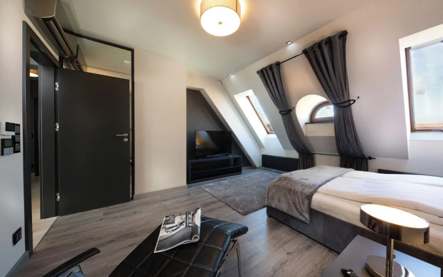 Small Venice Apartments