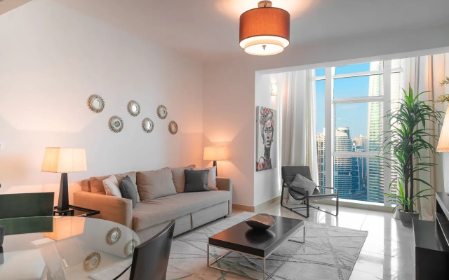 Breathtaking views flat in Laguna Tower