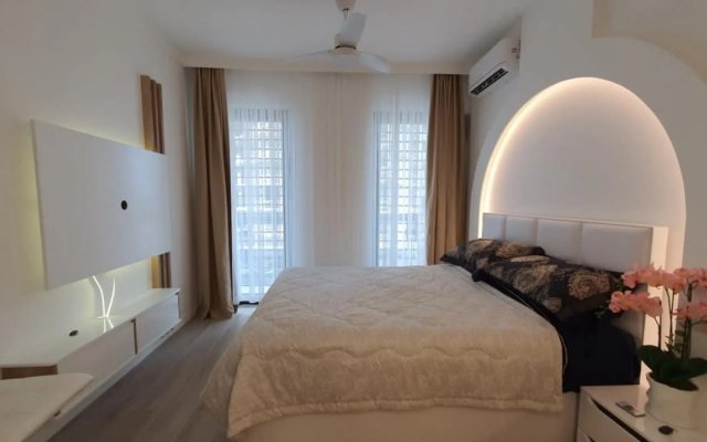 Luminous Apartment with Balcony near Budva Riviera