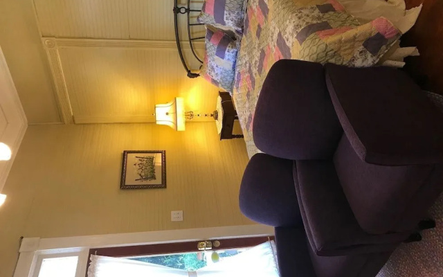 Lake Allatoona Inn