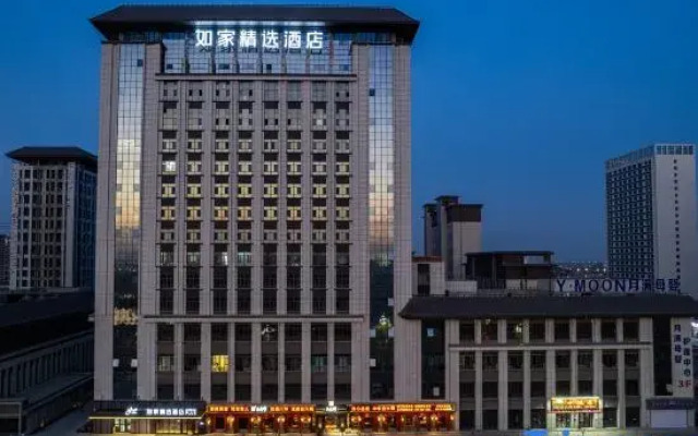 Homeinn Plus Hotel (Aksu Jiefangbei Road Airport)