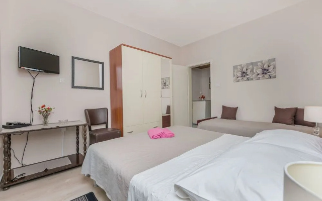 Apartment and Rooms Tatijana