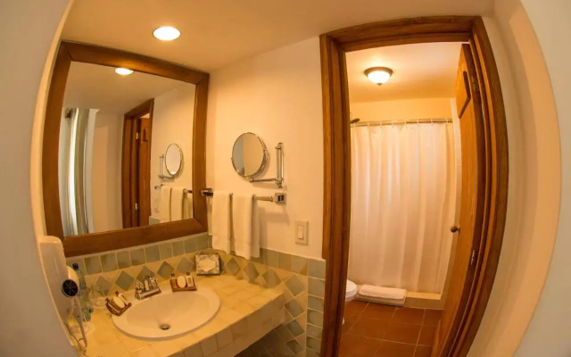 Amatique Bay Hotel