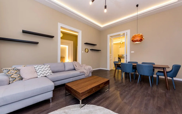 Dfive Apartments - Gold
