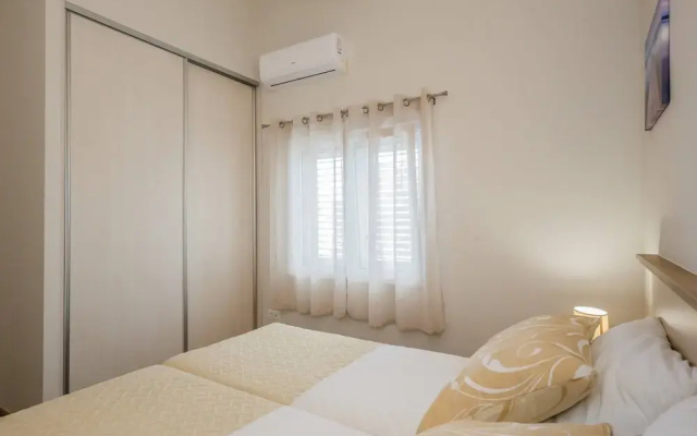 Two-bedroom Apartment Near Beach