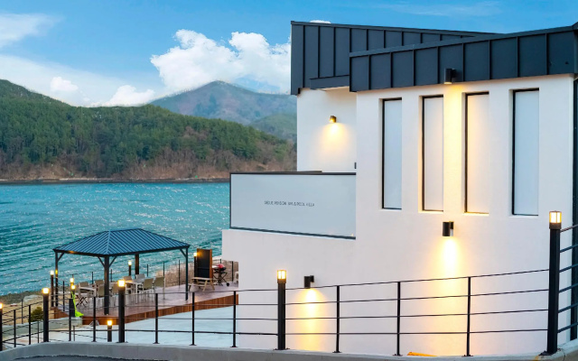 Geojae Uon Poolvilla Pension