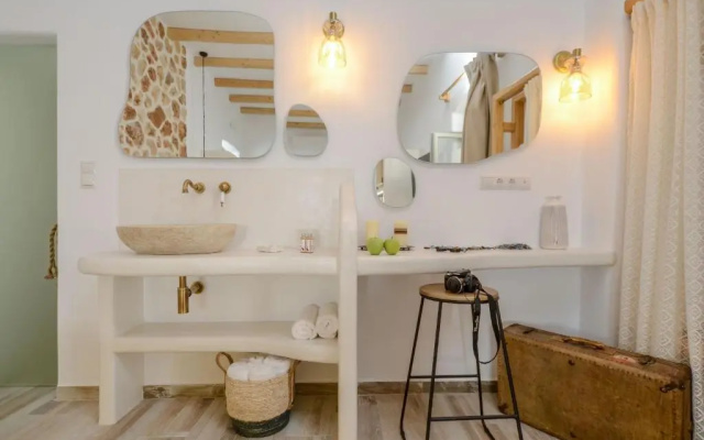 Aegean White Home