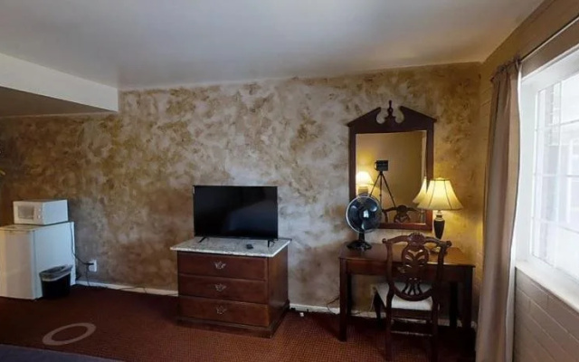 DeLano Motel