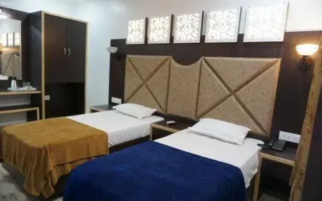 Hotel J J
