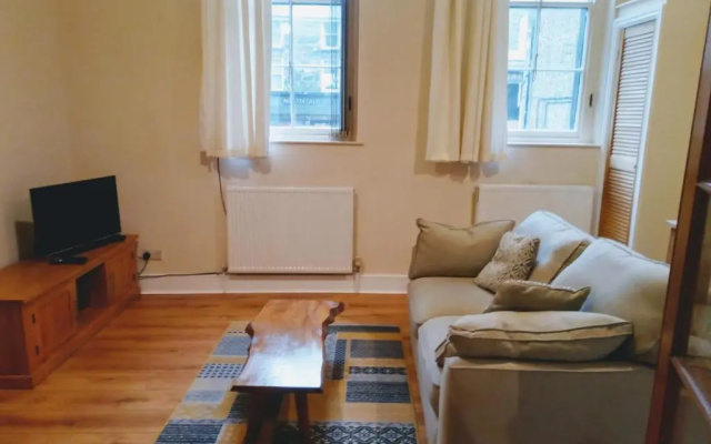 Ground Floor Barmouth Centre Apartment With Garden