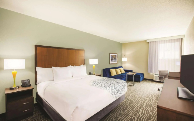 La Quinta Inn & Suites by Wyndham Wichita Northeast