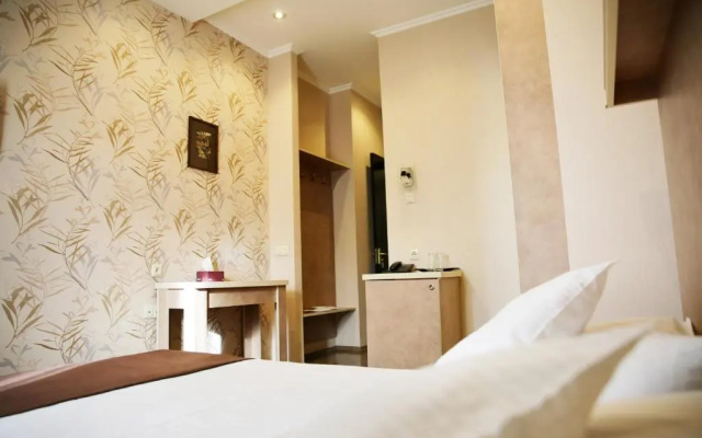 Standard Double room (full double bed) · Hotel Rondo — photo 3
