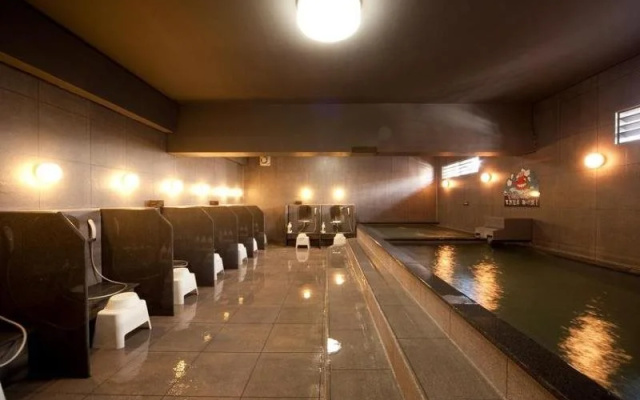 Capsule Hotel New Gloria