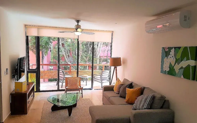 Chic Jungle 2 BR Condo by Happy Address