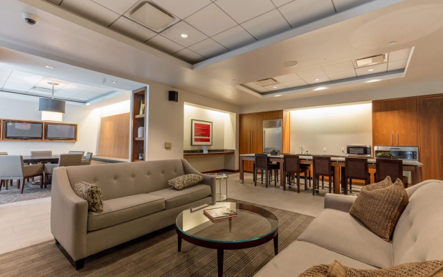 Global Luxury Suites at China Town