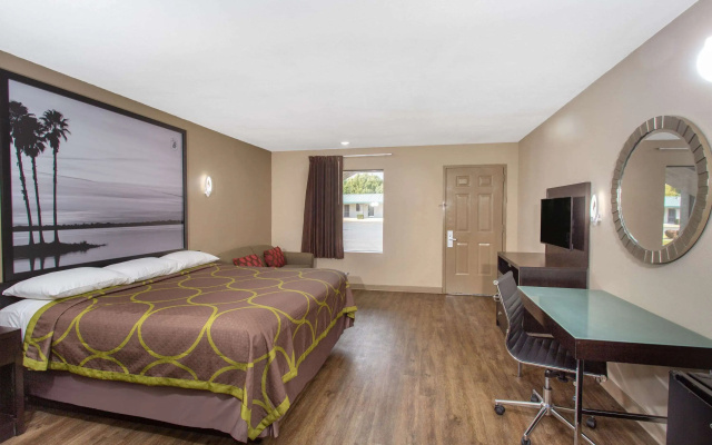 Super 8 by Wyndham Pensacola NAS Area