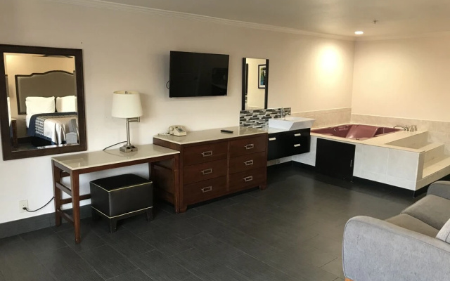 Econo Lodge Airport