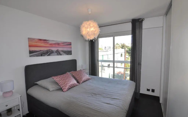 Gorgeous one-bedroom apartment with terrace and sea view