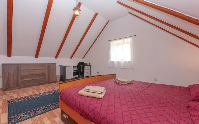 Awesome Home in Oklaj With Wifi and 3 Bedrooms