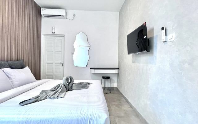 Escotel Arah Timur