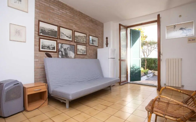 N66 - Numana, Trilocale in Centro Con Giardino