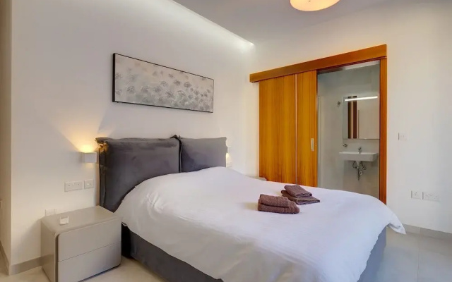 Luxury Apartment with Valletta and Harbour Views