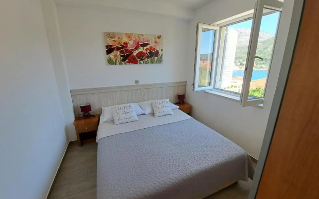 Apartments Šišević - Comfort Apartments with Balcony and Sea View