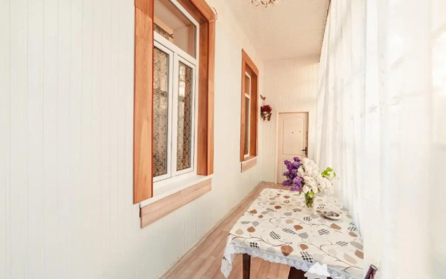 Apartment on Derybasivska 19
