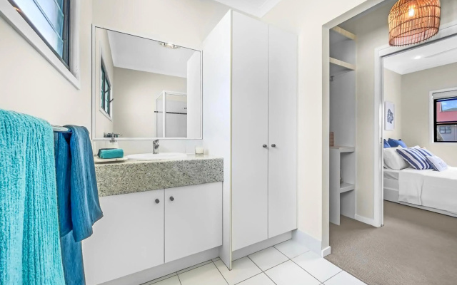Beachside Serenity Apartment