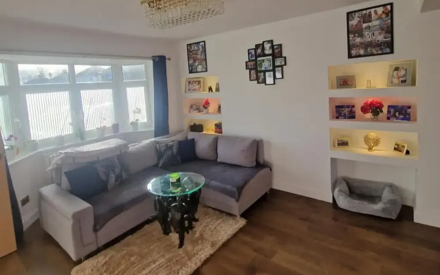 Seaside Escape in Deal, Cozy 2 Bedroom