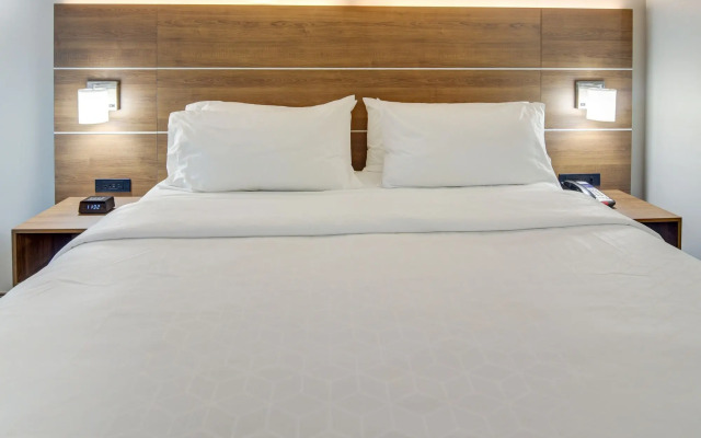 Holiday Inn Express & Suites Foley by IHG