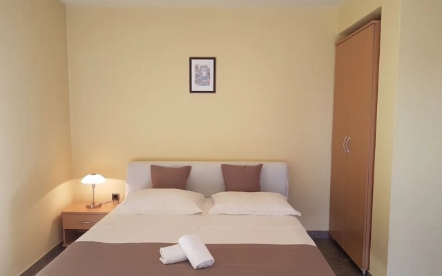 Apartments and Rooms Slavica