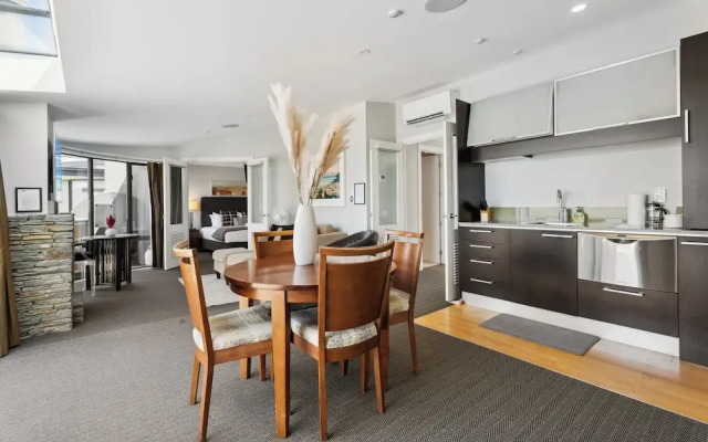 2-Bedroom Penthouse Apartment - The Beacon 1004