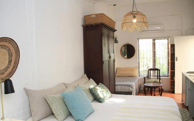 Courtyard Studios (with air conditioning)