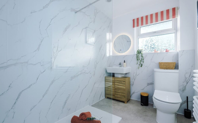 Gorgeous Home in Chester Sleeps 6 With Parking