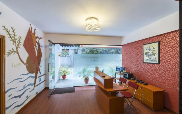 Hotel Raj Comforts - Golf View